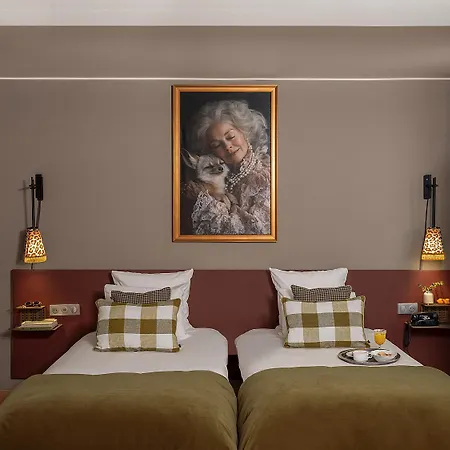 Zelie Champs-elysees