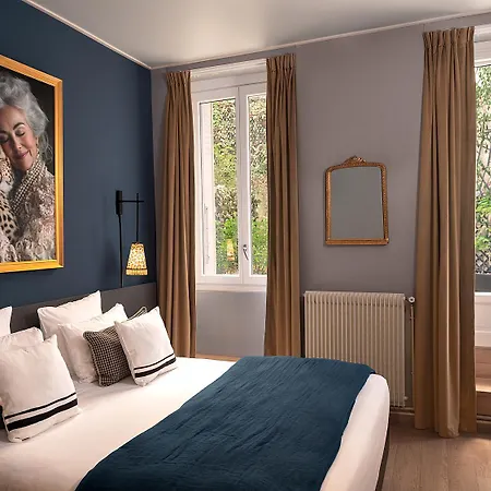 Hotel Zelie Champs-elysees 3*