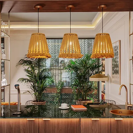 Zelie Champs-elysees 3* パリ