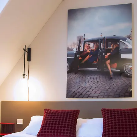 Zelie Champs-elysees 3* パリ