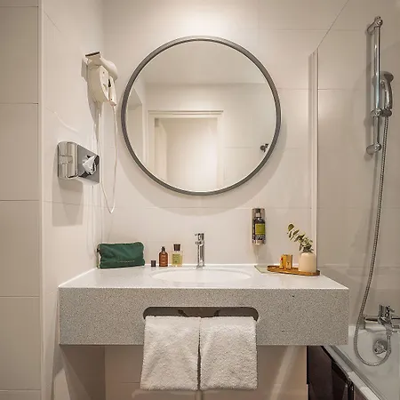 Zelie Champs-elysees Hotel