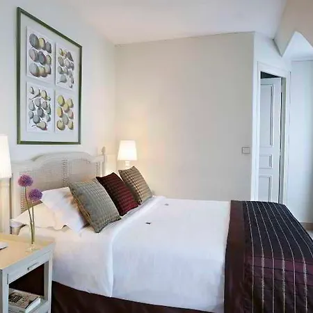 Hotell Zelie 3*