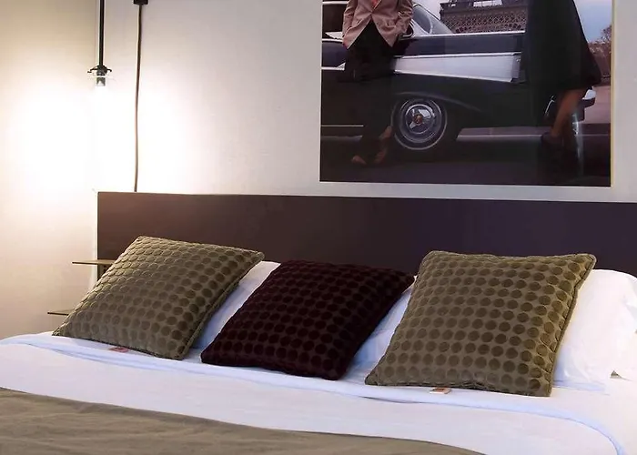 Zelie Champs-elysees