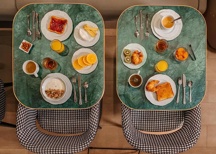 Zelie Champs-elysees 3*