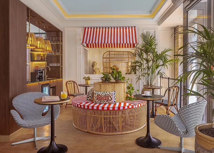 Zelie Champs-elysees