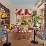 Zelie Champs-elysees