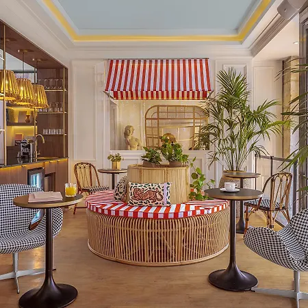 Zelie Champs-elysees