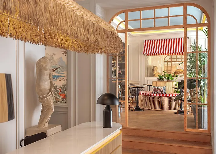 Hotel Zelie Champs-elysees 3*